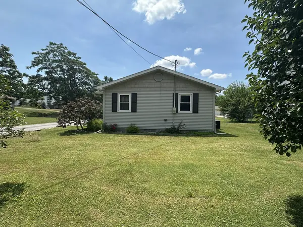 401 W Perrine ST, Johnston City, IL 62951