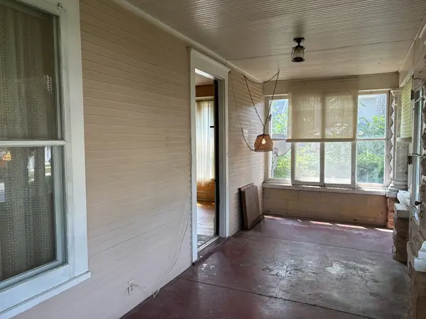 220 E AVE, Rochelle, IL 61068