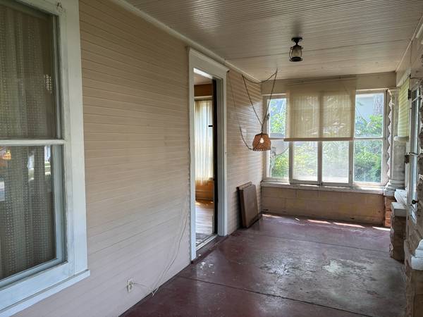 220 E AVE, Rochelle, IL 61068