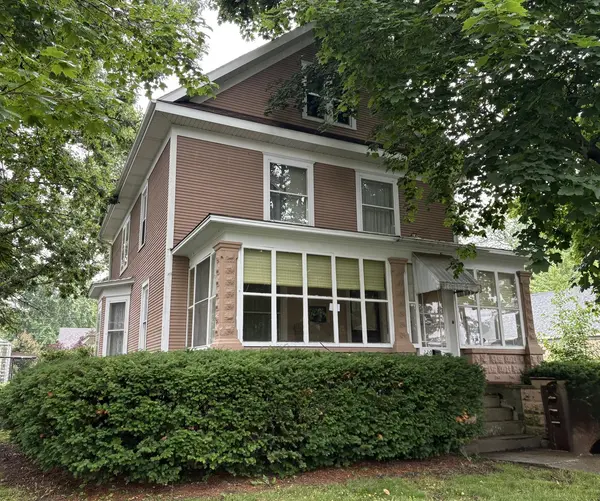 220 E AVE, Rochelle, IL 61068