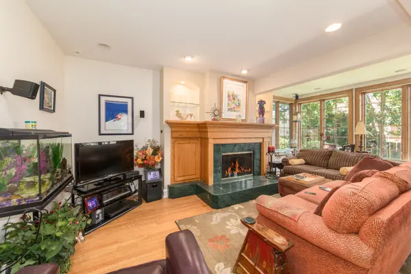 1605 S Fairview AVE, Park Ridge, IL 60068