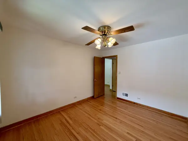 10416 S Sacramento AVE, Chicago, IL 60655