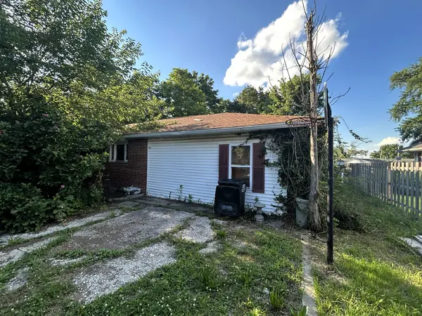 930 Vandalia RD, Louisville, IL 62858