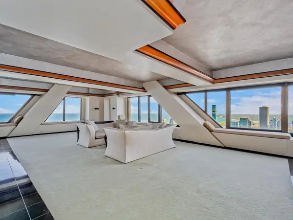 175 E Delaware PL #9007, Chicago, IL 60611