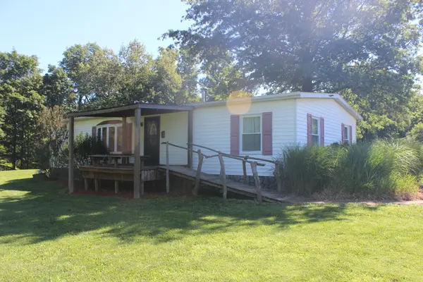 3042 Five Mile Creek RD E, Salem, IL 62881