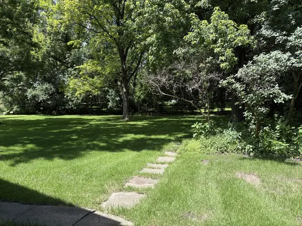 240 Hill AVE, Glen Ellyn, IL 60137