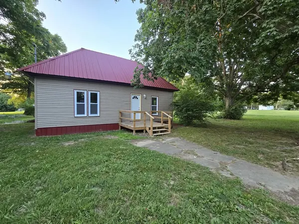 602 W CHERRY ST, Mcleansboro, IL 62859