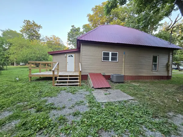 602 W CHERRY ST, Mcleansboro, IL 62859