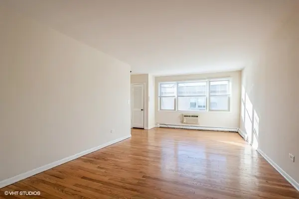2001 W Touhy AVE #301, Chicago, IL 60645