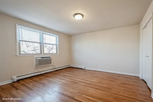 2001 W Touhy AVE #301, Chicago, IL 60645