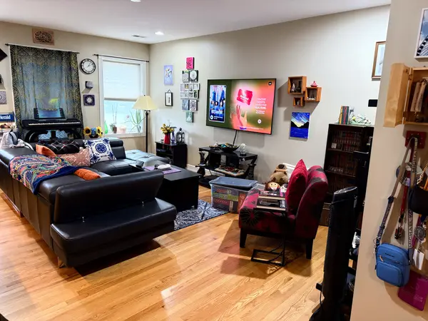 6101 N Washtenaw AVE #D1, Chicago, IL 60659