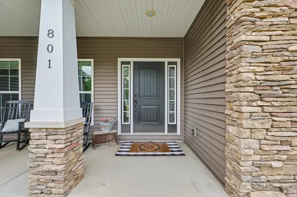 801 Trailblazer LN, Monticello, IL 61856