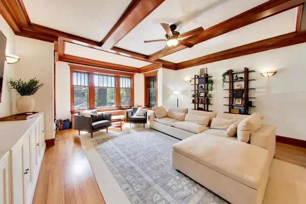 5525 S Cornell AVE #4, Chicago, IL 60637