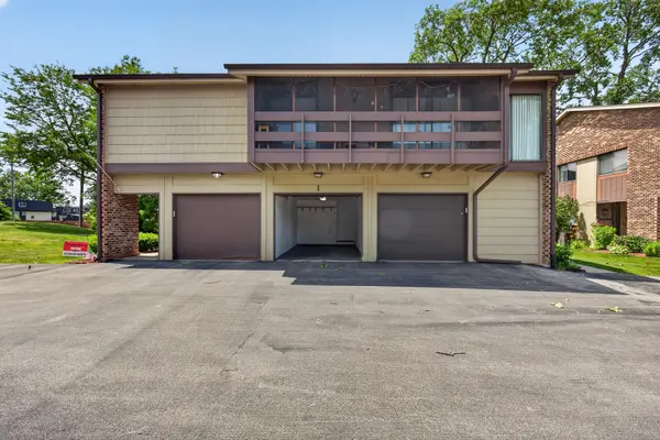 1 W Boulder CT #1B, Palos Hills, IL 60465