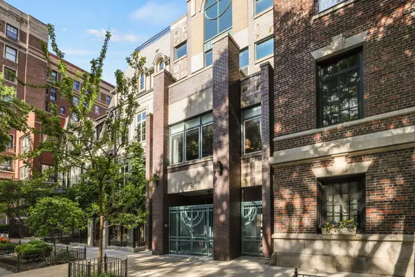 1239 N State Pkwy #2, Chicago, IL 60610