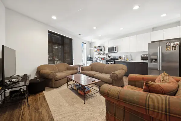1045 W Cornelia AVE #404, Chicago, IL 60657