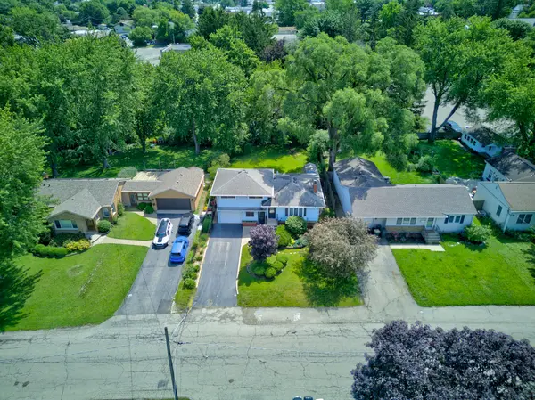 911 David ST, Antioch, IL 60002