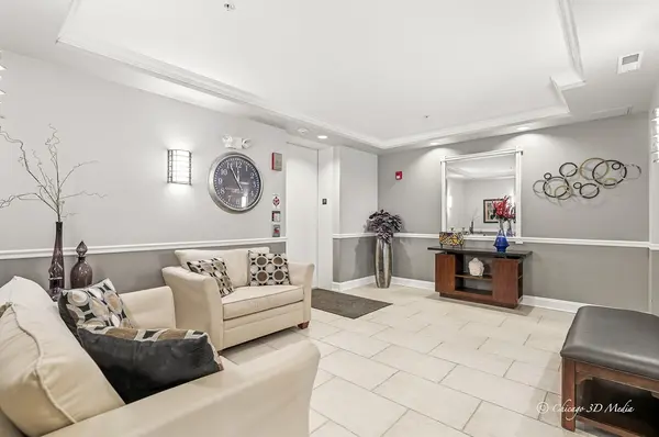 445 Village Green Pkwy #304, Lincolnshire, IL 60069