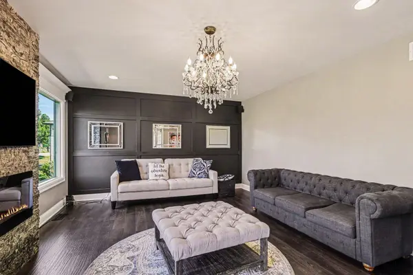 8940 Doubletree DR N, Crown Point, IN 46307