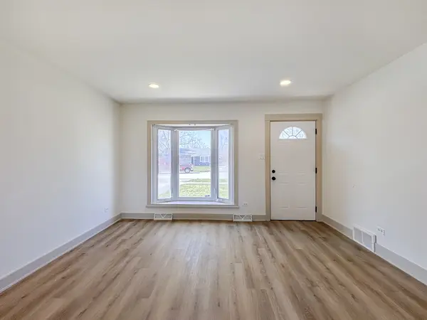 127 N Cedar LN, Glenwood, IL 60425