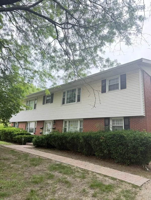 120 CAROLINE CT, Geneva, IL 60134