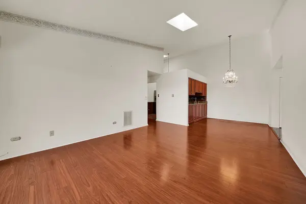 4217 W 76th ST #303, Chicago, IL 60652