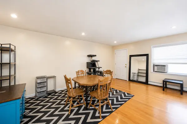 1105 Holiday LN #15, Des Plaines, IL 60016