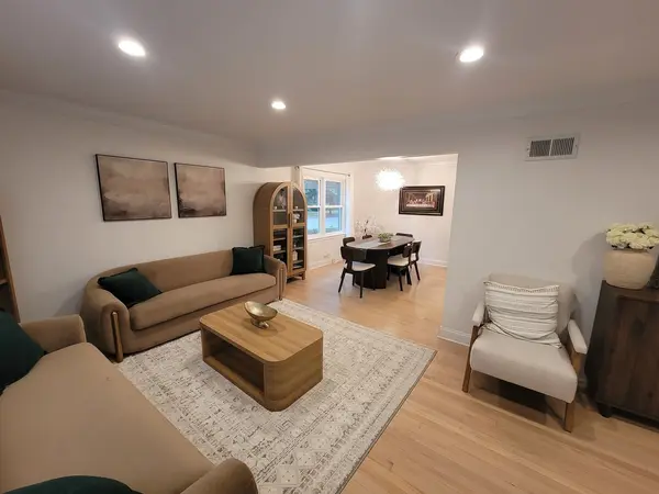 6156 N Kedvale AVE, Chicago, IL 60646