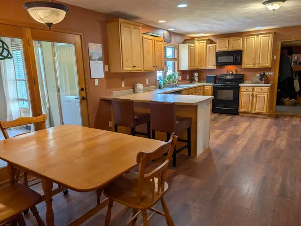 1891 Indian Springs CT, Freeport, IL 61032