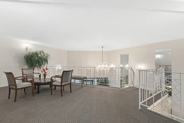 9840 S Pulaski RD #106, Oak Lawn, IL 60453