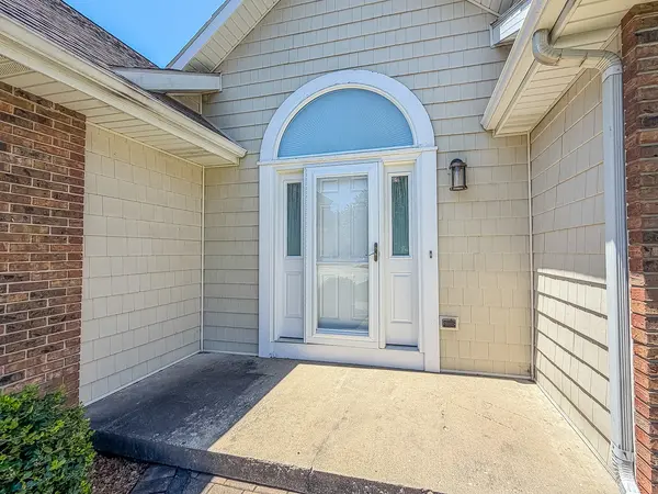 17 Lafayette Meadow, Mattoon, IL 61938