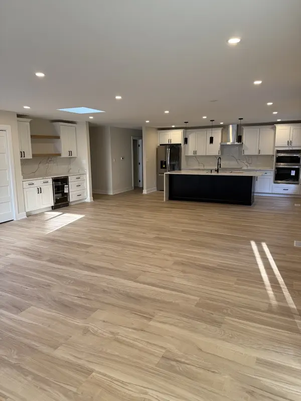 920 Eden DR, Schaumburg, IL 60195