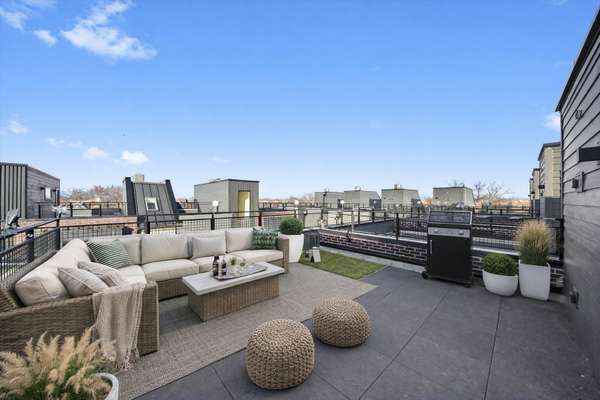 4250 W Belmont AVE #5, Chicago, IL 60641