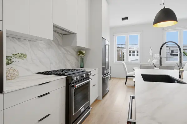 4250 W Belmont AVE #5, Chicago, IL 60641