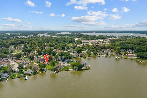 29 Atwater Pkwy, Fox Lake, IL 60020