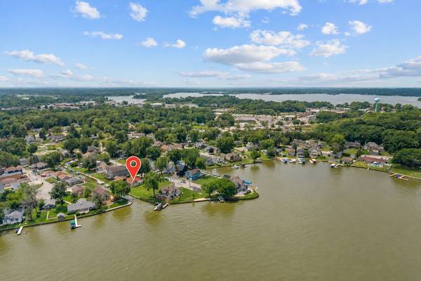 29 Atwater Pkwy, Fox Lake, IL 60020