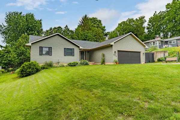 220 Benton ST, Leclaire, IA 52753