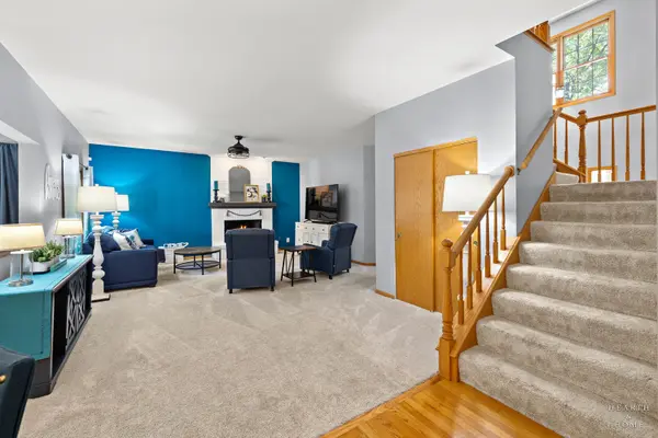 408 Kelly LN, Crystal Lake, IL 60012