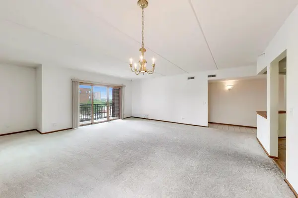 201 N Vail AVE #409, Arlington Heights, IL 60004