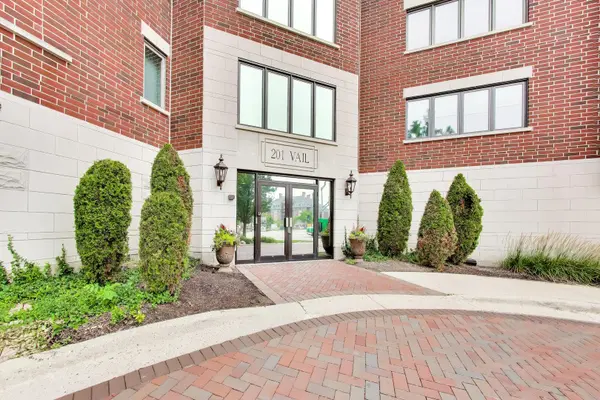201 N Vail AVE #409, Arlington Heights, IL 60004