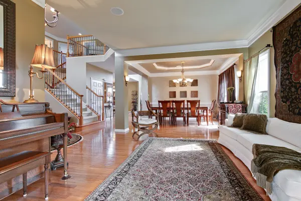 10 Eagle Ridge DR, Hawthorn Woods, IL 60047