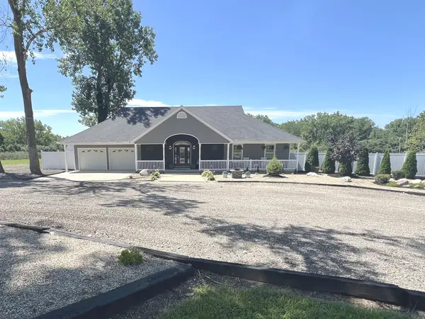 2 Wayman Canyon RD, Oakwood, IL 61858