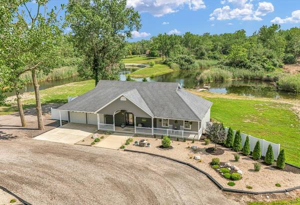 2 Wayman Canyon RD, Oakwood, IL 61858