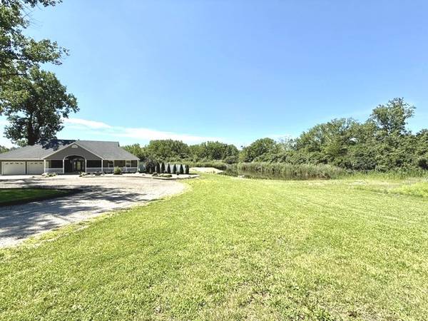 2 Wayman Canyon RD, Oakwood, IL 61858