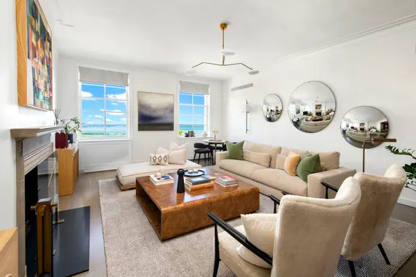 229 E Lake Shore DR #4E, Chicago, IL 60611