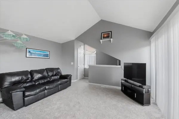 1123 Courtland DR #UNIT, Buffalo Grove, IL 60089