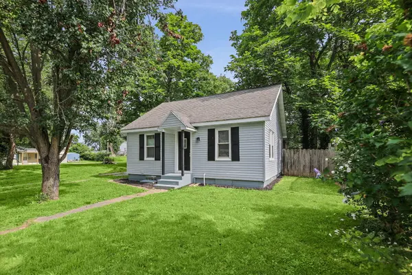 506 E Elm ST, Salem, IL 62881