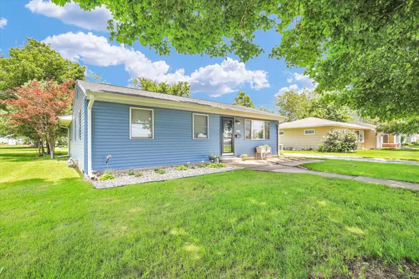 906 E Daggy ST, Tuscola, IL 61953
