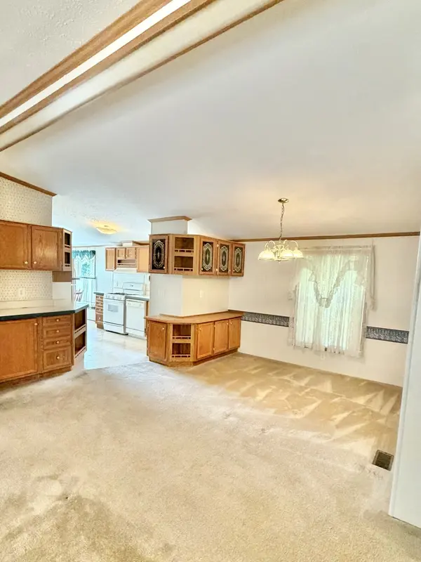 459 Meadowlark CIR, Sandwich, IL 60548