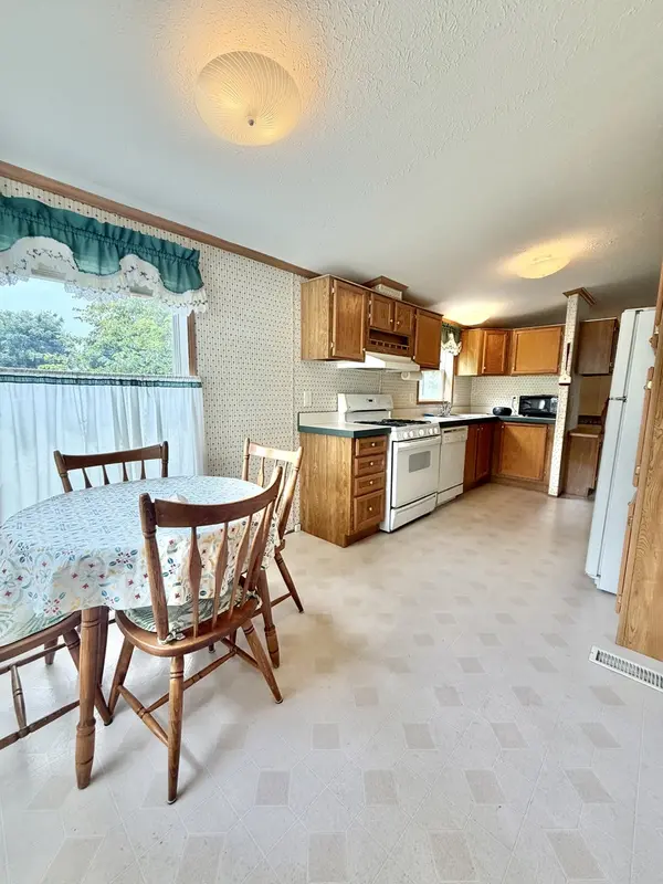 459 Meadowlark CIR, Sandwich, IL 60548